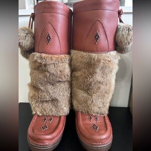 Mukluck boots tall 💜LIKE NEW CONDITION IN BOX💜